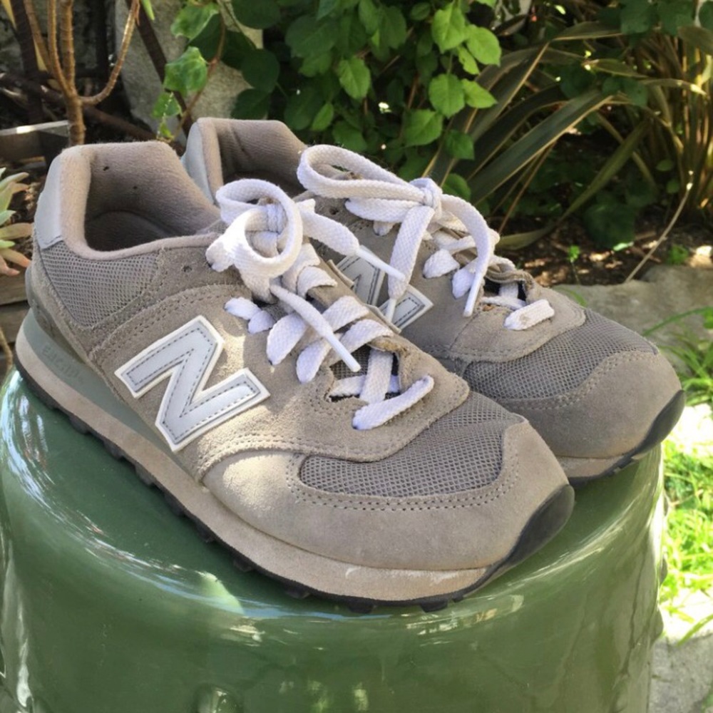 SOLD new balance 574 tennis shoes🌿